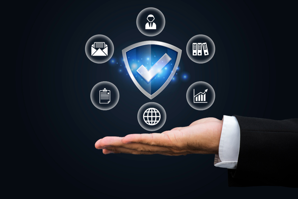 Gestión de requisitos legales: Legamex versus Excel para cumplimiento EHS Equipo EHS revisando la gestión de requisitos legales en una plataforma digital frente a una hoja de Excel